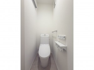 松江市一の谷町、新築一戸建てのトイレ画像です
