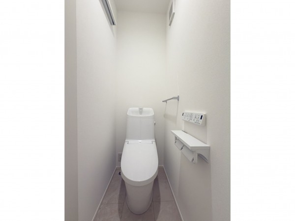 松江市一の谷町、新築一戸建てのトイレ画像です