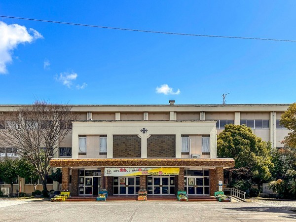 米子市新開、土地の中学校画像です