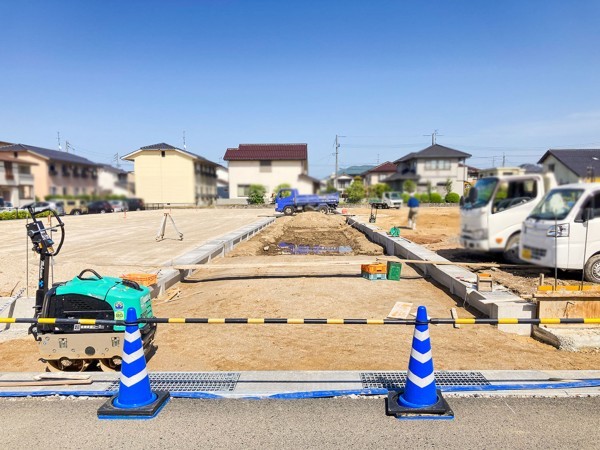 出雲市大津町、土地の前面道路を含む現地写真画像です