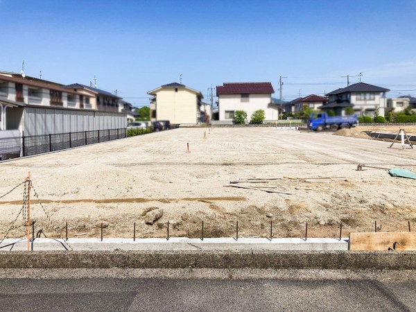 出雲市大津町、土地の前面道路を含む現地写真画像です