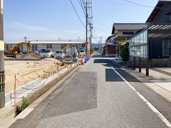 出雲市大津町、土地の前面道路を含む現地写真画像です