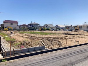 出雲市大津町、土地の前面道路を含む現地写真画像です