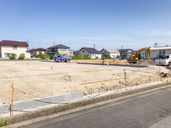 出雲市大津町、土地の前面道路を含む現地写真画像です