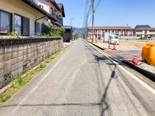 出雲市大津町、土地の前面道路を含む現地写真画像です