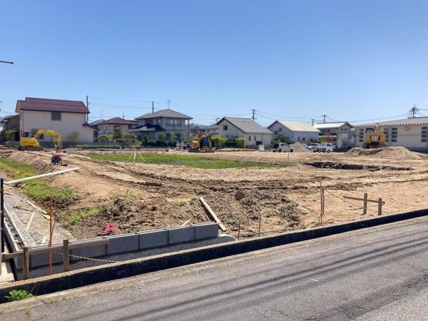 出雲市大津町、土地の前面道路を含む現地写真画像です