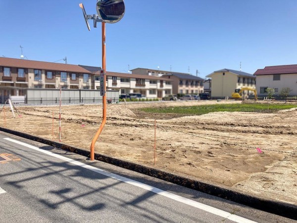 出雲市大津町、土地の前面道路を含む現地写真画像です