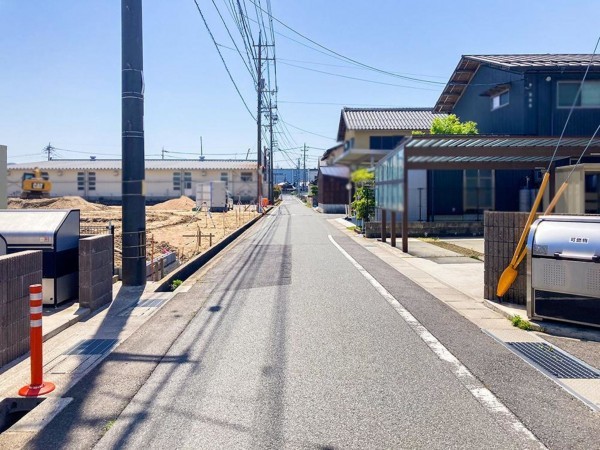 出雲市大津町、土地の前面道路を含む現地写真画像です