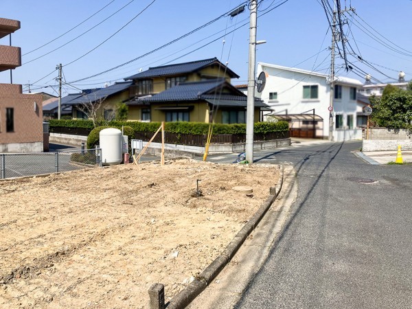 松江市西津田、土地の前面道路を含む現地写真画像です