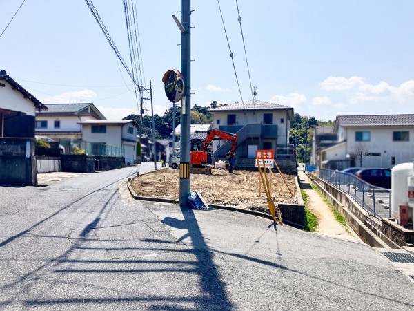 松江市西津田、土地の前面道路を含む現地写真画像です