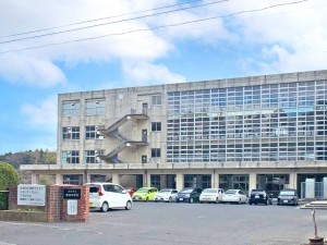 松江市上乃木、新築一戸建ての中学校画像です
