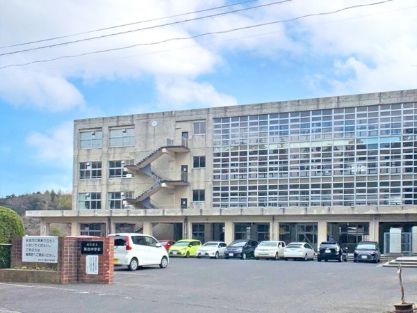 松江市上乃木、新築一戸建ての中学校画像です