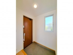 出雲市斐川町上直江、新築一戸建ての玄関画像です