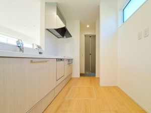 出雲市斐川町上直江、新築一戸建てのキッチン画像です