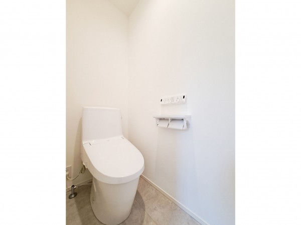 出雲市斐川町上直江、新築一戸建てのトイレ画像です