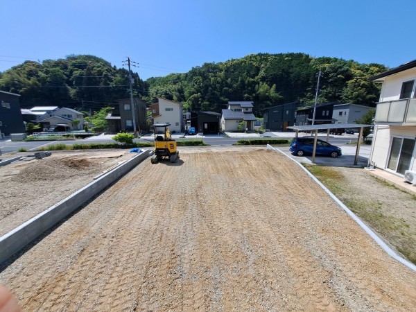 松江市玉湯町玉造、土地の前面道路を含む現地写真画像です