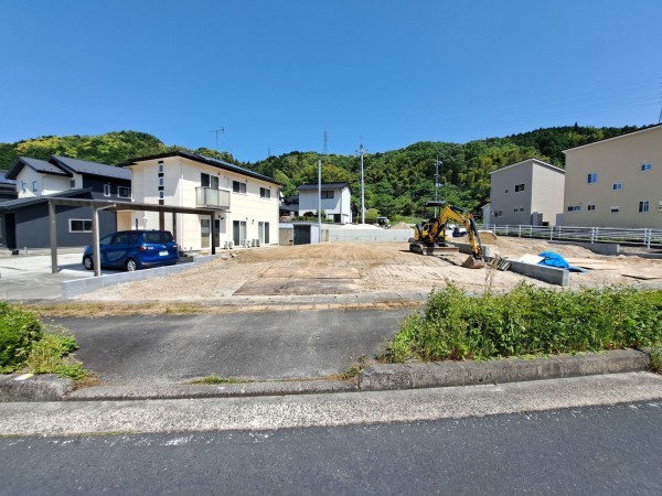 松江市玉湯町玉造、土地の前面道路を含む現地写真画像です