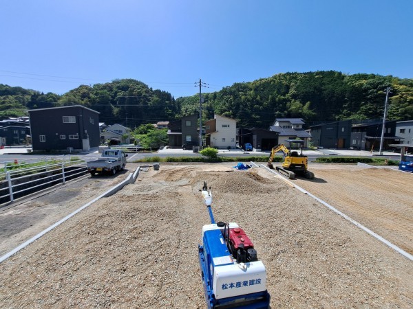 松江市玉湯町玉造、土地の前面道路を含む現地写真画像です
