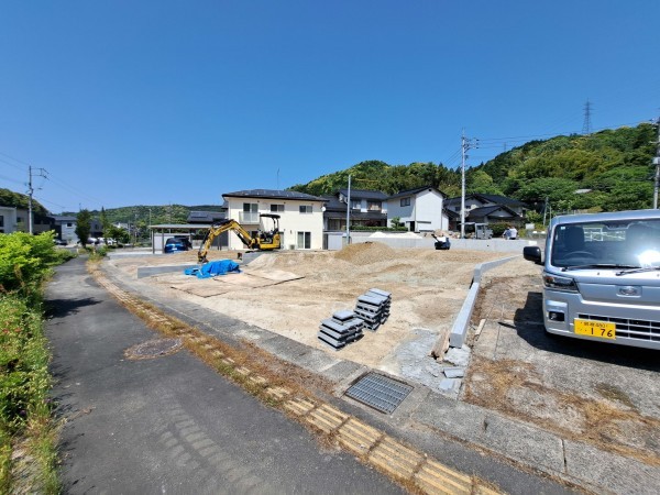 松江市玉湯町玉造、土地の前面道路を含む現地写真画像です