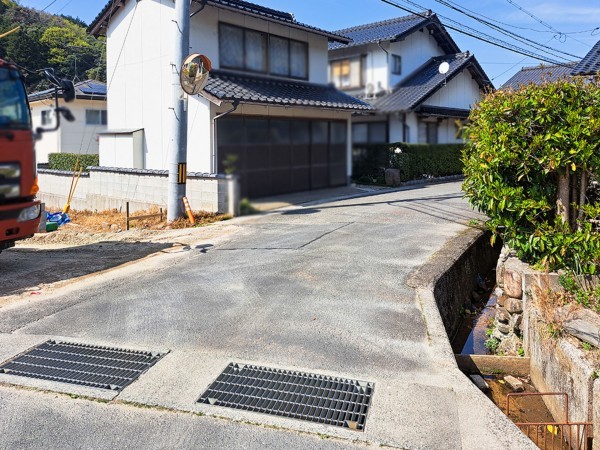 松江市玉湯町玉造、土地の前面道路を含む現地写真画像です