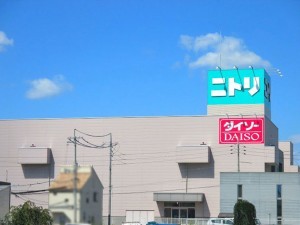 米子市新開、新築一戸建てのショッピングセンター画像です