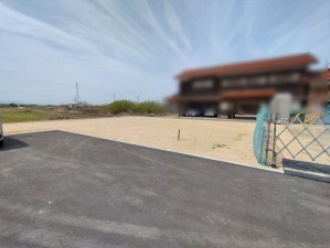 米子市富益町、土地の前面道路を含む現地写真画像です