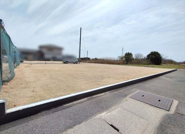 米子市富益町、土地の前面道路を含む現地写真画像です