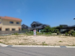 米子市蚊屋、土地の前面道路を含む現地写真画像です