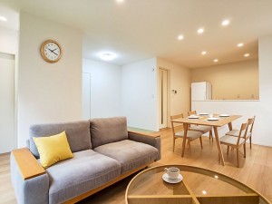 鳥取市卯垣、新築一戸建ての居間画像です