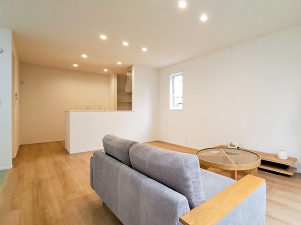 鳥取市卯垣、新築一戸建ての居間画像です