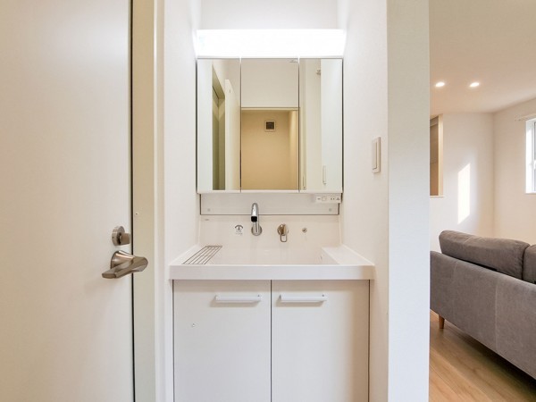 鳥取市卯垣、新築一戸建ての洗面画像です