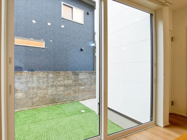 鳥取市卯垣、新築一戸建ての居間画像です