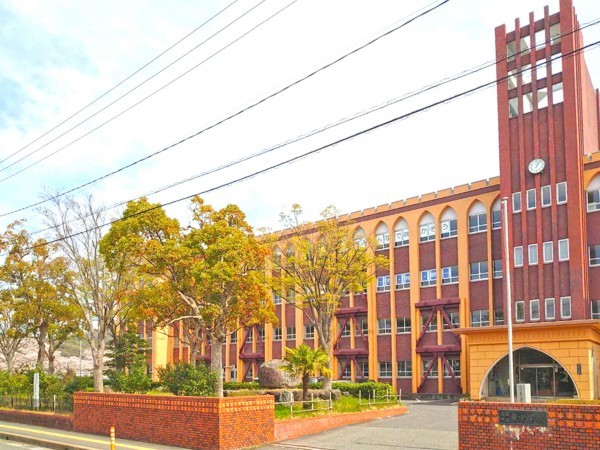 鳥取市卯垣、新築一戸建ての中学校画像です