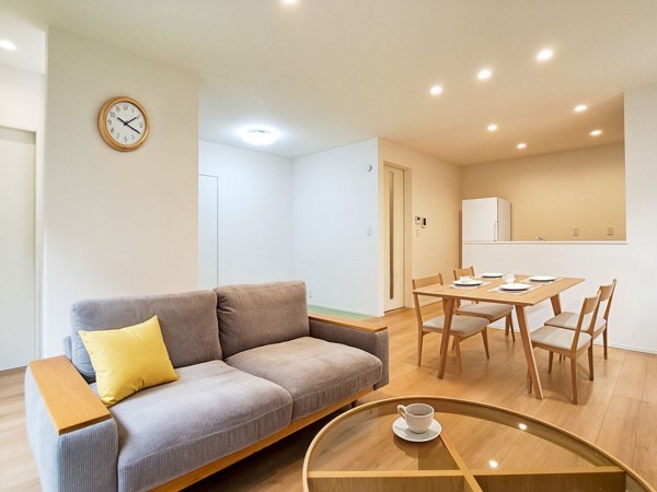 鳥取市卯垣、新築一戸建ての居間画像です