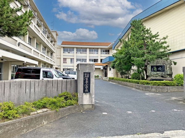 鳥取市西品治、新築一戸建ての小学校画像です
