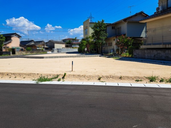 米子市車尾、土地の前面道路を含む現地写真画像です