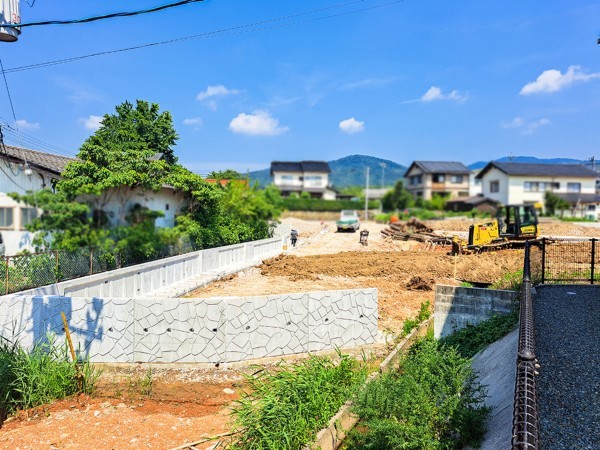 松江市下東川津町、土地の前面道路を含む現地写真画像です