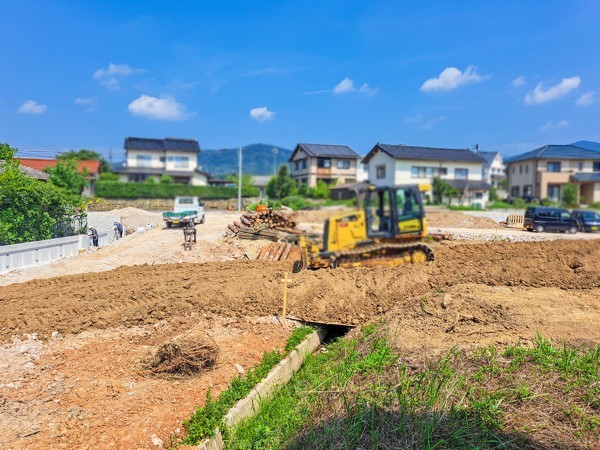松江市下東川津町、土地の前面道路を含む現地写真画像です
