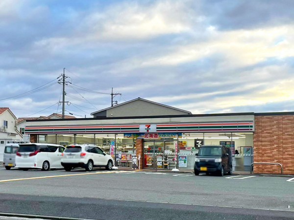 鳥取市古海、新築一戸建てのコンビニ画像です