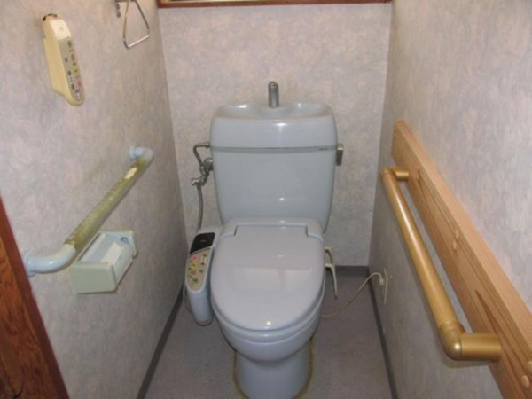 米子市旗ヶ崎、中古一戸建てのトイレ画像です