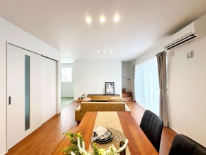 松江市玉湯町玉造、新築一戸建ての居間画像です