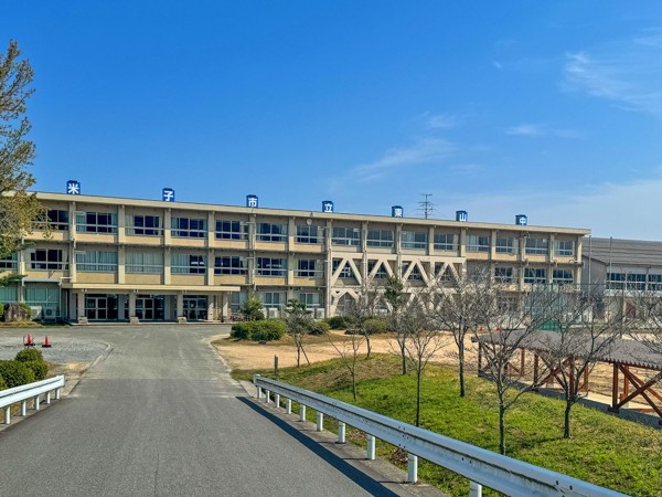 米子市中島、土地の中学校画像です