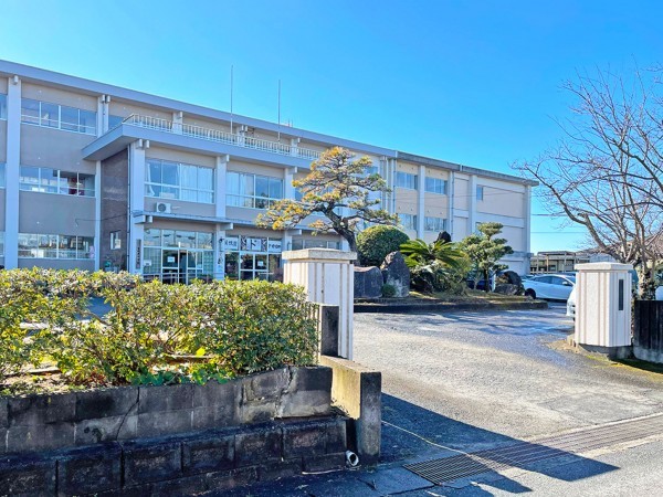 米子市尾高、土地の中学校画像です