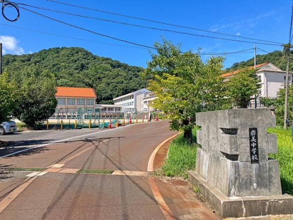 岩美郡岩美町大字大谷、土地の中学校画像です