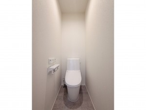 松江市法吉町、新築一戸建てのトイレ画像です
