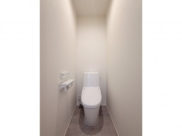 松江市法吉町、新築一戸建てのトイレ画像です