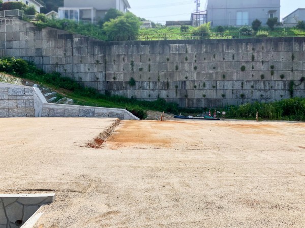 松江市西川津町、土地の前面道路を含む現地写真画像です