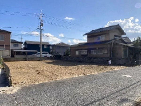 米子市夜見町、土地の前面道路を含む現地写真画像です