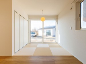 鳥取市浜坂、新築一戸建ての居間画像です