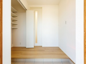 鳥取市浜坂、新築一戸建ての玄関画像です